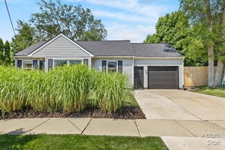 205 N Division St, Spring Lake, MI 49456