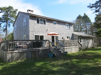 51 Skiffs Ln, Vineyard Haven, MA 02568