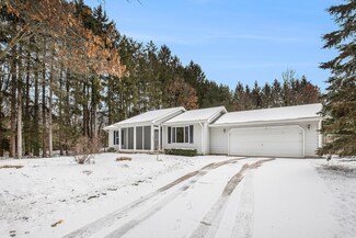 10533 W Harlow Rd, Greenville, MI 48838
