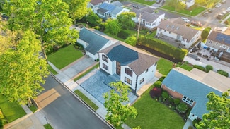 22 Elderberry Ln, Valley Stream, NY 11581