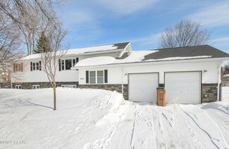 2102 9th Ave NW, East Grand Forks, MN 56721