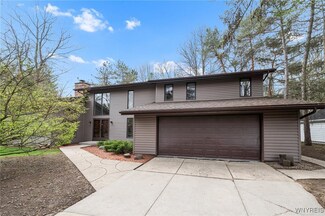 39 Haymarket Square, East Amherst, NY 14051