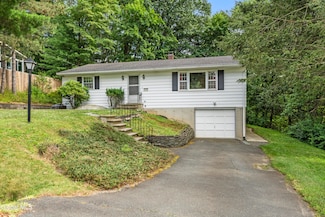 9 Hillside Rd, Troy, NY 12182