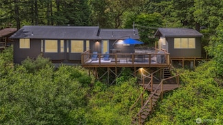 1188 Island Dr, Lummi Island, WA 98262