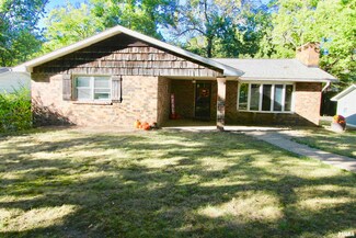 1907 E Knox St, Peoria, IL 61614
