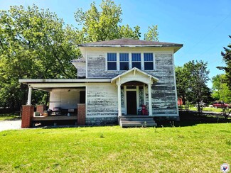 1208 W Broadway St, Clarksville, TX 75426