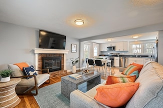 32 Washington Avenue Extension, Hyannis, MA 02601