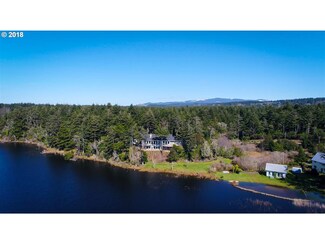 42380 Garrison Lake Rd, Port Orford, OR 97465