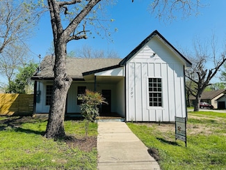 207 E 2nd St N, Kaufman, TX 75142