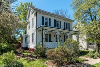 8 6th St, Frenchtown, NJ 08825