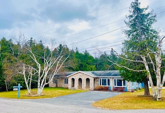 198 W Spruce St, Saint Ignace, MI 49781