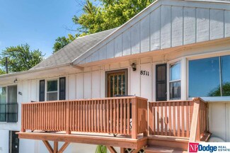 8711 Valley St, Omaha, NE 68124