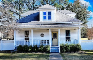 812 N Main St, Gore, OK 74435