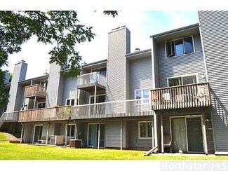 2724 MacKubin St, Saint Paul, MN 55113