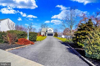 505 N Burberry Ln, Mount Wolf, PA 17347