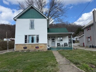 1961 Wainwright Rd SE, New Philadelphia, OH 44663