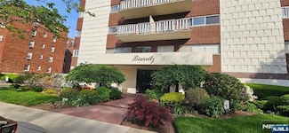 2180 Center Ave Unit 4D, Fort Lee, NJ 07024