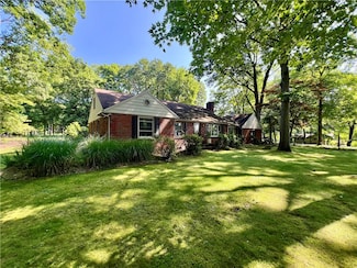963 Kings Chapel Rd, New Castle, PA 16105