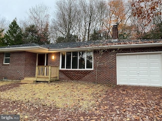 368 Scotch Pine Dr, Pocono Summit, PA 18346