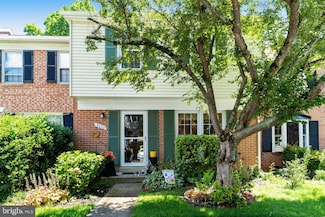 8330 Uxbridge Ct, Springfield, VA 22151
