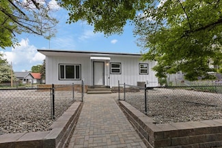 2442 N Madelia St, Spokane, WA 99207