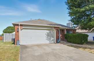 704 E Helena St, Broken Arrow, OK 74012