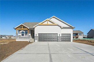 1534 SW Arbor Falls Dr, Lee's Summit, MO 64082