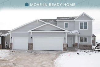 451 Plymouth Ln, Grand Forks, ND 58201