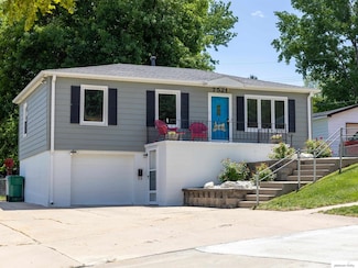 7521 Edward Ave, La Vista, NE 68128