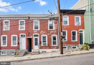 348 Carson St, Philadelphia, PA 19128