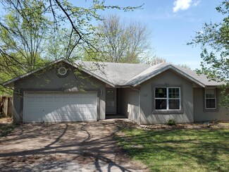 1127 S Homewood Ave, Springfield, MO 65802
