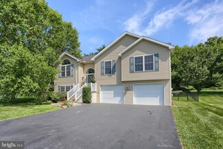 2 Creamery Rd, Boiling Springs, PA 17007