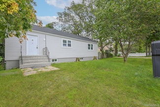 7 Joan Ave, Centereach, NY 11720