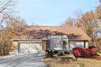 6532 NW Melody Ct, Parkville, MO 64152