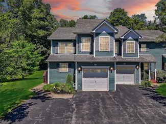 295 Pinebrook Dr, Hyde Park, NY 12538