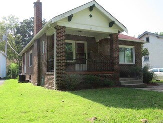326 N Hills Dr, Saint Louis, MO 63121