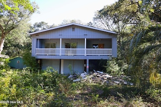 116 SW 6th St, Oak Island, NC 28465