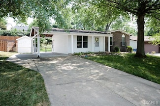 1040 Nagia Ct, Fenton, MO 63026