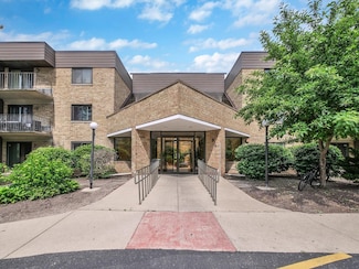 5600 Astor Ln Unit 202, Rolling Meadows, IL 60008