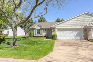 925 Hidden Valley Dr, Huron, OH 44839