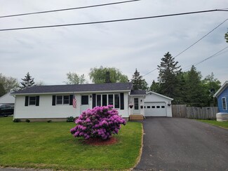 29 Robinhood Dr, Brewer, ME 04412