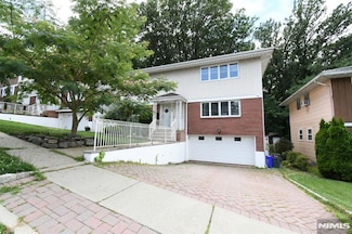 590 Carpenter Place Unit 1, Ridgefield, NJ 07657