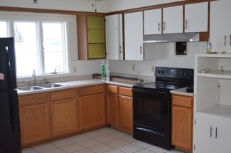 13 1st St, Lewiston, ME 04240