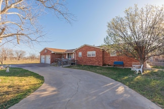 716 N Armstrong Ave, Tulia, TX 79088
