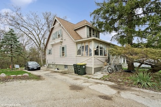 228 E 55th St, Westmont, IL 60559
