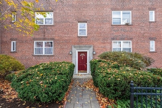 5 Alton Ct Unit 1, Brookline, MA 02446