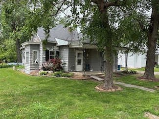 406 Ridge St, Shelbina, MO 63468