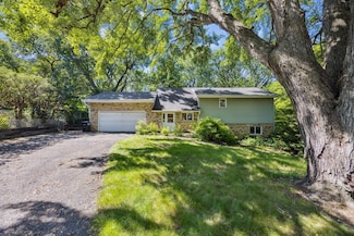 2252 Highway 36 W, Saint Paul, MN 55113