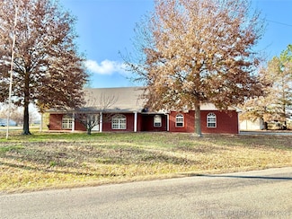 1501 N Broadway St, Stigler, OK 74462