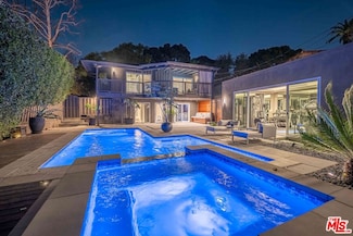 8610 W West Knoll Dr, West Hollywood, CA 90069